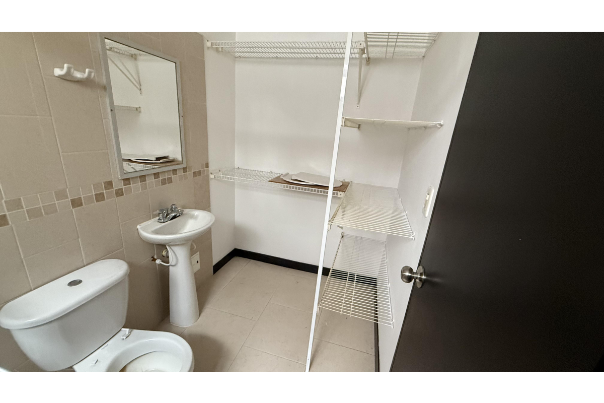 Apartamento en Arriendo en El Cedro Cali | 70 m² | 2 habitaciones | estudio | parqueadero moto | servicios incluidos