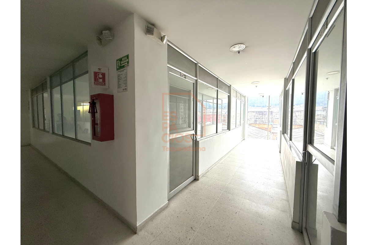 Locales en Arriendo, Ricaurte Bogotá - LOAR334