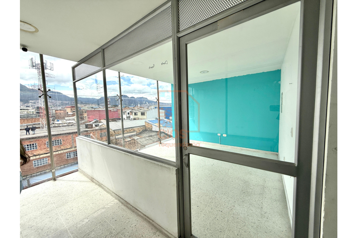 Locales en Arriendo, Ricaurte Bogotá - LOAR339